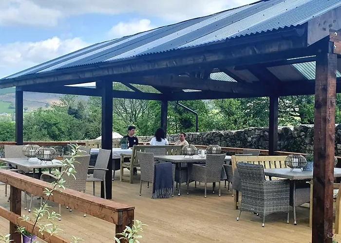 Campo de lujo The Lawn Yurt Tullow